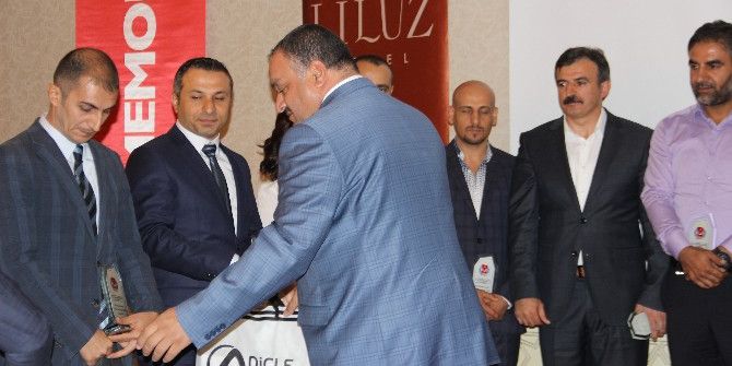 (Düzeltme) Başarılı Gazeteciler Ödüllendirildi