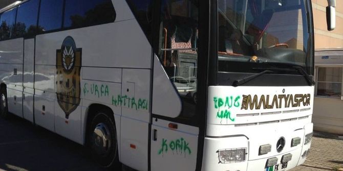Şanlıurfa’da Yeni Malatyaspor Otobüsüne Boyalı Saldırı