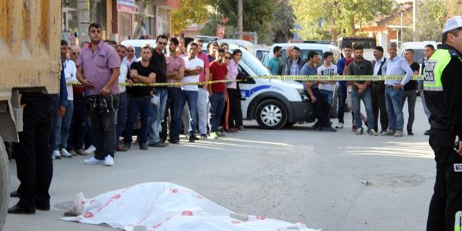 Kamyonun Çarptığı Yaşlı Adam Hayatını Kaybetti