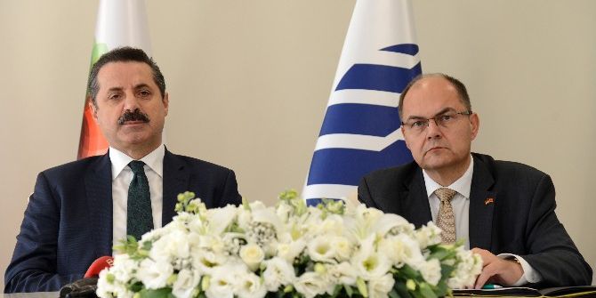 Bakan Çelik: "Sınırlar Dışındaki Bataklık Devam Ettiği Sürece Terörist Üremeye Devam Edecek"