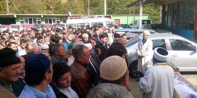 Yangında Ölen 2 Minik Kardeş Gözyaşları Arasında Defnedildi