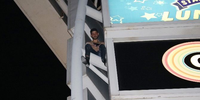 İntihar Etmek İsteyen Genç, Kardeşini Rehin Aldı