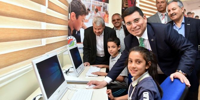 Kepez’e Yeni Bilişim Sınıfları Kazandırılıyor