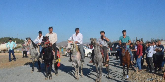 Türkoğlu’nda At Yarışları