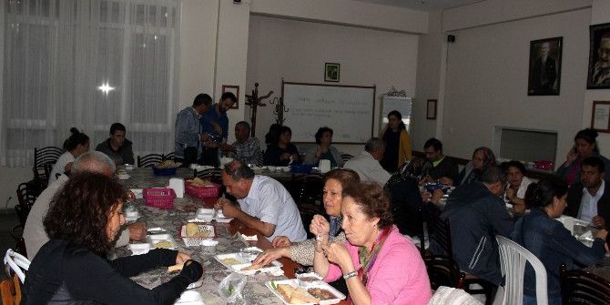 Salihli Cemevi’nde Aşure Hayrı