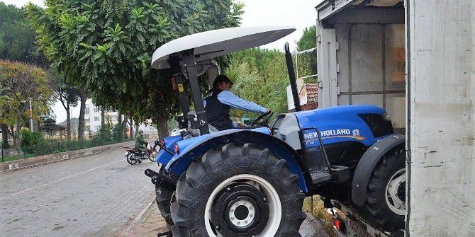 Gömeç’in Araç Filosuna İki Tarktör