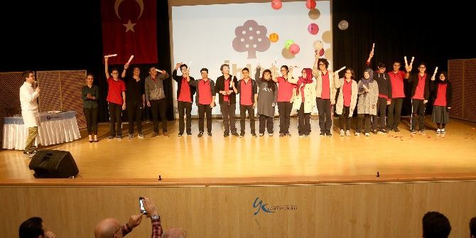 İhlas Eğitim Kurumları Öğrencileri, Fce Sertifikalarını Aldılar