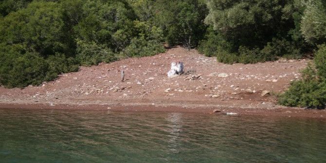 Define Avcıları İngiliz Askerlerin Mezarlarını Tahrip Etti