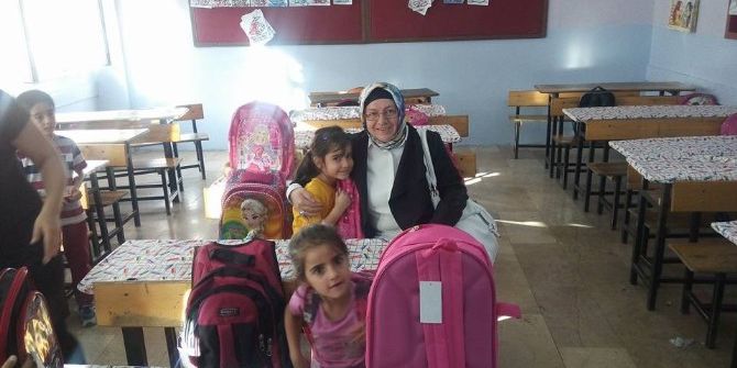 Ak Parti’den Öğrencilere Kırtasiye Yardımı