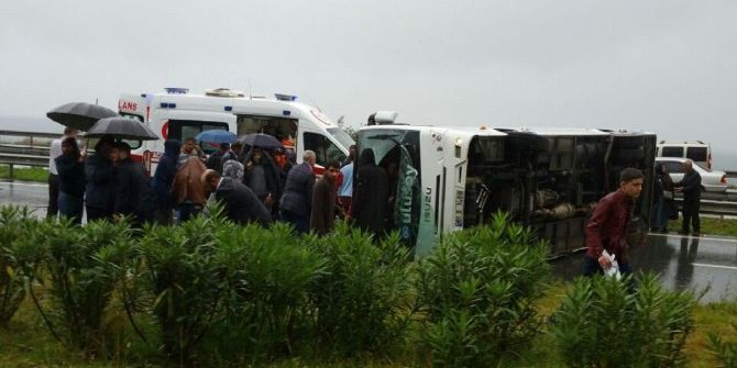 Rize’de Yolcu Midibüsü Devrildi: 27 Yaralı