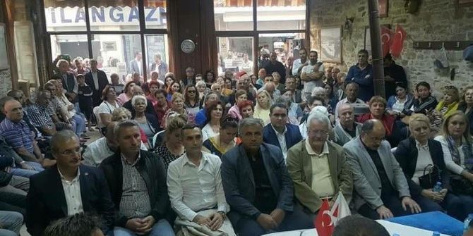 Chp’li Özgür Özel Foça’da Sohbet Toplantısına Katıldı