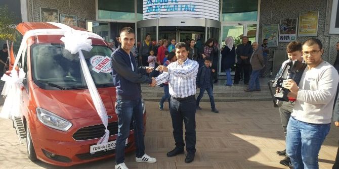 75 Tl’lik Alışveriş Yaptı Sıfır Otomobil Kazandı