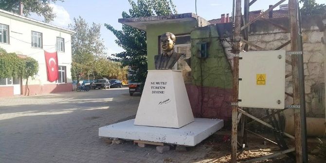 Büyükşehir’den Ödemiş’teki Mahallelere Atatürk Büstü Ve Muhtarlık Ofisi