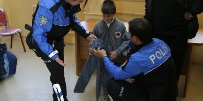 Van Polisinden 700 Öğrenciye Giyim Yardımı