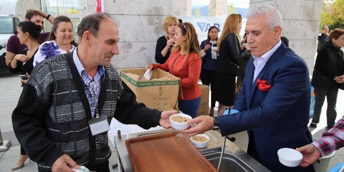 Aşureler Başkandan