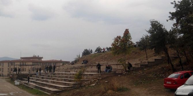 Gediz Sentetik Futbol Sahası Modern Tribününe Kavuştu