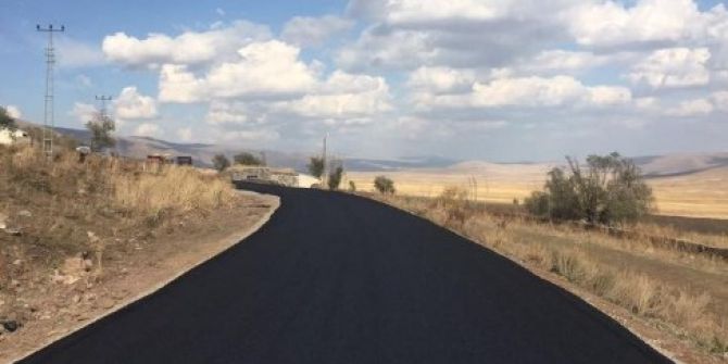 Kars’ta Köy Yollları Sıcak Asfalta Kavuştu