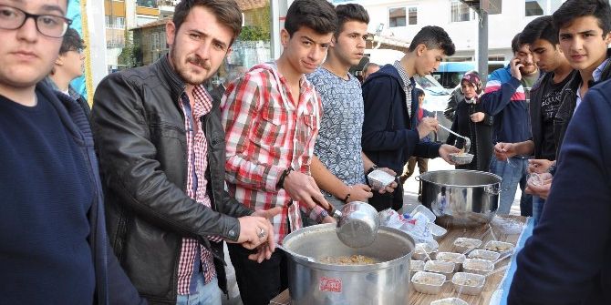 Sorgun Ülkü Ocakları 500 Kişiye Aşure Dağıttı