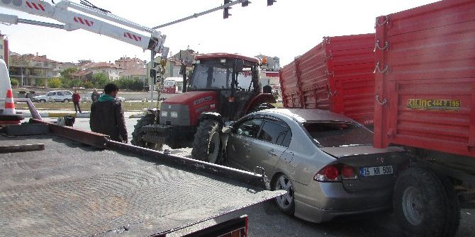Sandıklı’da Trafik Kazası, 3 Yaralı