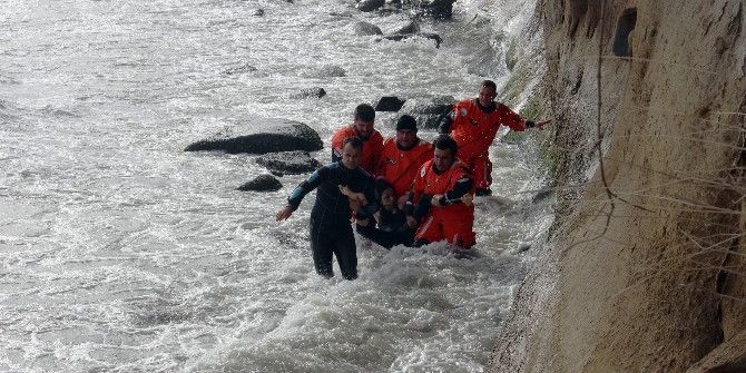 Denize Düşen Lise Öğrencisi Hayatını Kaybetti