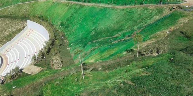 Rekreasyon Alanının Yamaçları Çimlendirme Yerine Yeşile Boyandı