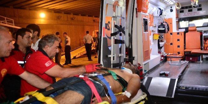 Adana’da Trafik Kazası: 1 Ölü, 15 Yaralı