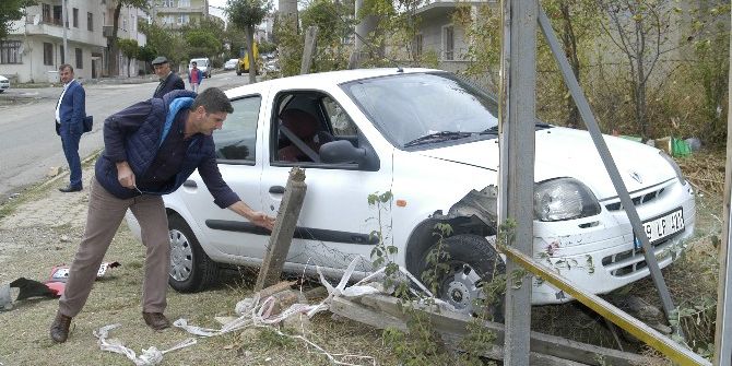 79 Yaşındaki Sürücü Kazayı Ucuz Atlattı