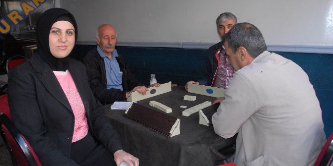 Kadın Muhtar, Belediye Başkanı Gibi Çalışıyor