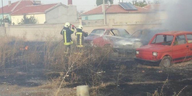 Otoparkta Çıkan Yangında 7 Araç Zarar Gördü