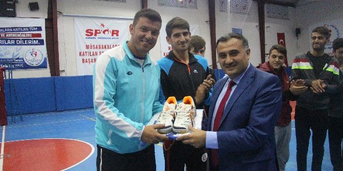 Başkan Cabbar’dan Belediye Voleybol Takımına Ziyaret