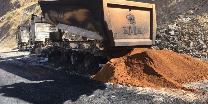 Pkk’lıların Yaktığı Tır’lar Kaldırıldı
