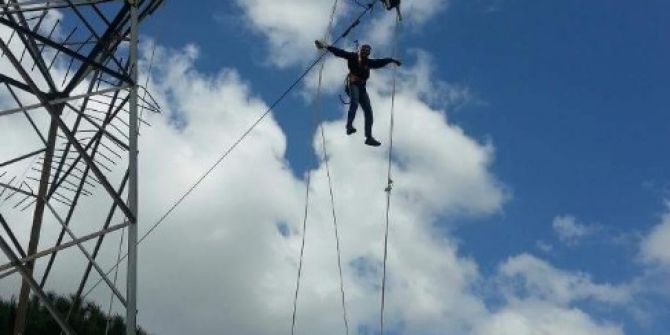 Elektrik Direğinin Devrilmesi Amatör Kameraya Yansıdı