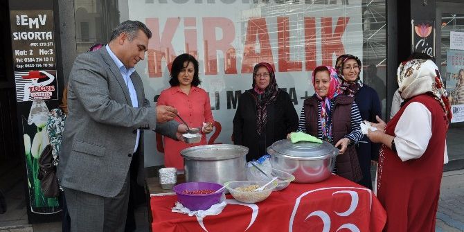 Mhp’li Kadınlar 400 Kişiye Aşure İkram Etti