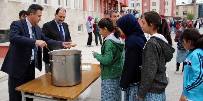 Kütahya Şule Mete Tetik İmam Hatip Ortaokulu’ndan Aşure İkramı