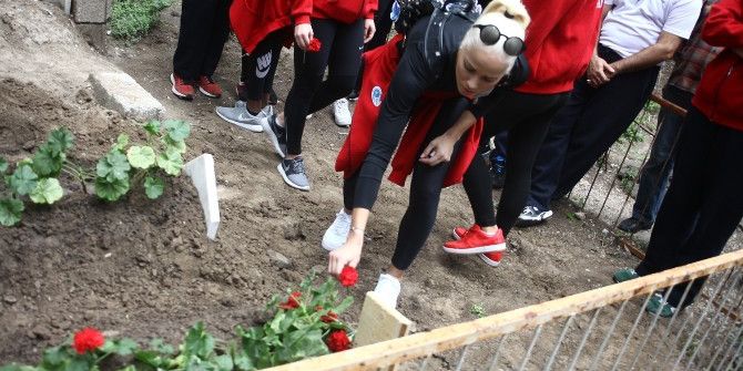 Güzellik Kraliçesi’nden Hocasına Son Görev