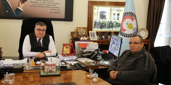 Kesimoğlu’na Plaketli Teşekkür