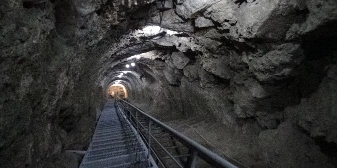 Dracula’nın Esir Tutulduğu Kaledeki Gizli Geçitte 320 Basamak Yerin Altına İnildi