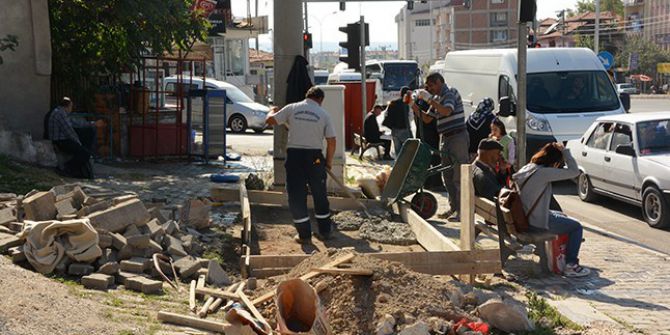 Dinar Belediyesi Otobüs Durağı Yapımına Başladı
