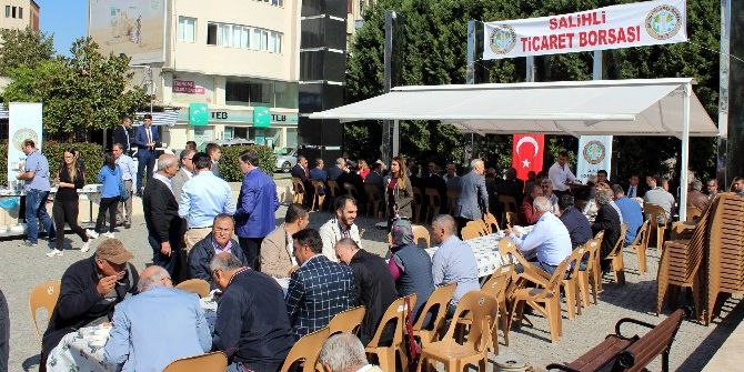 Salihli Ticaret Borsası’ndan Geleneksel Aşure İkramı