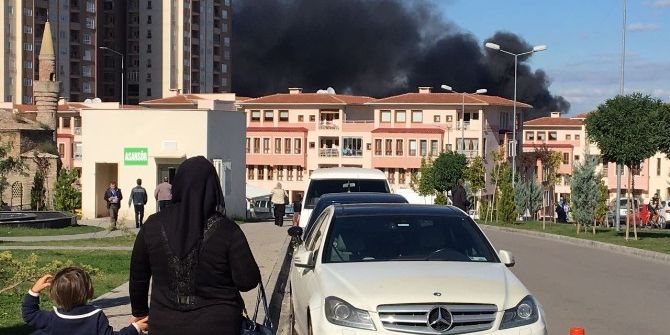 Bursa’daki Yangın Söndürüldü, İşyeri Sahibi Ve Bir İtfaiyeci Yaralandı