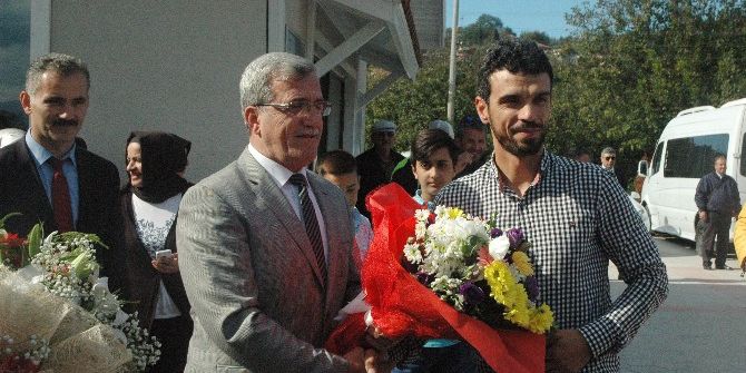 Şampiyon, Memleketinde Mehter Marşıyla Karşılandı