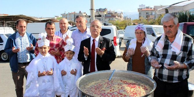 Bedesten Çarşı Esnafından Aşure Hayrı