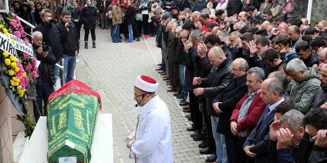 16 Yaşındaki Açelya, Gözyaşlarıyla Son Yolculuğuna Uğurlandı