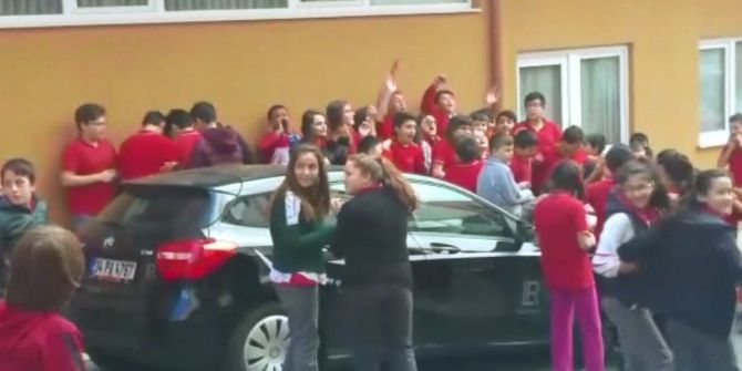 Ortaokul Öğrencileri, Okul Dışına Çıkarılmamasına Tepki Gösterdi