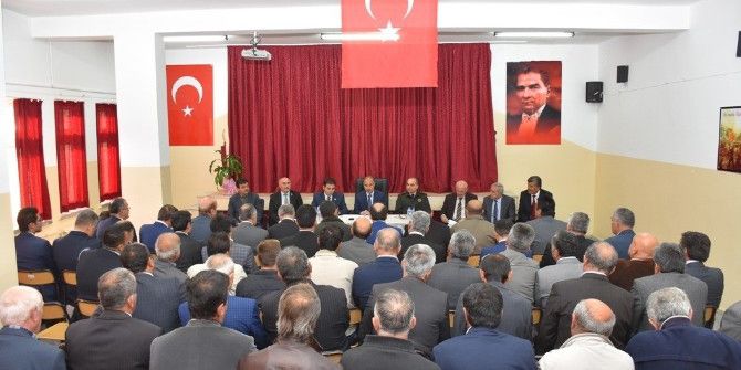 Vali Aktaş Ovacık’ta Muhtarlarla Bir Araya Geldi