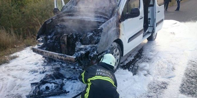 Malatya’da Seyir Halindeki Araç Alev Aldı