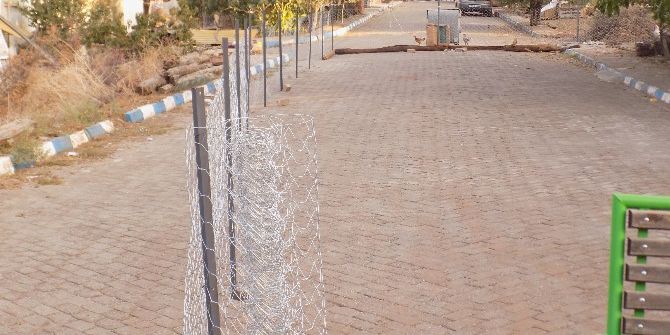 Sokağın Ortasını Telle Çevirdi