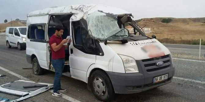Batman’da Servis Aracı Kaza Yaptı: 13 Öğrenci Yaralı