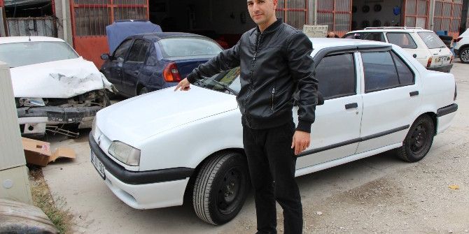 Aldığı İkinci El Otomobilin Önü 1996, Arkası 2000 Model Çıktı