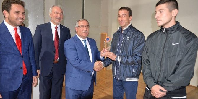 Yılın En Başarılı Sporcularına Ödül